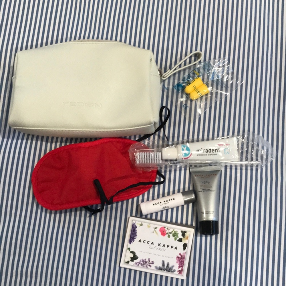 Air Italy travel kit